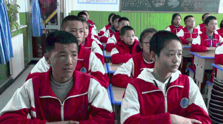黑魂3咒爹强还是法爷强
